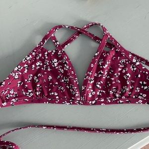 Jolyn Finn swim top small